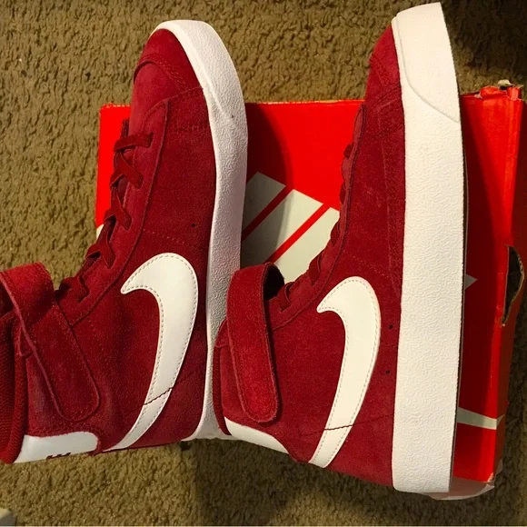 New - Picture 2 of 3